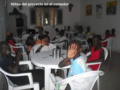 Niños del proyecto en el comedor