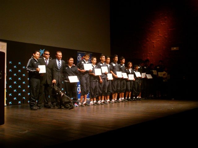 Recogiendo los diplomas con David Casinos y Emilio Butragueño